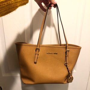 Michael Kors Jet Set Tote